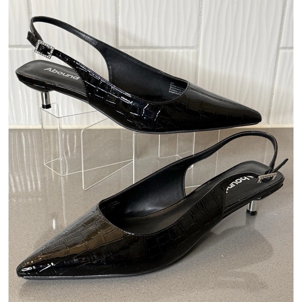 Women's Pumps 8M Black Patent Leather Shoes Silver Metal Accent Kitten Heel EUC